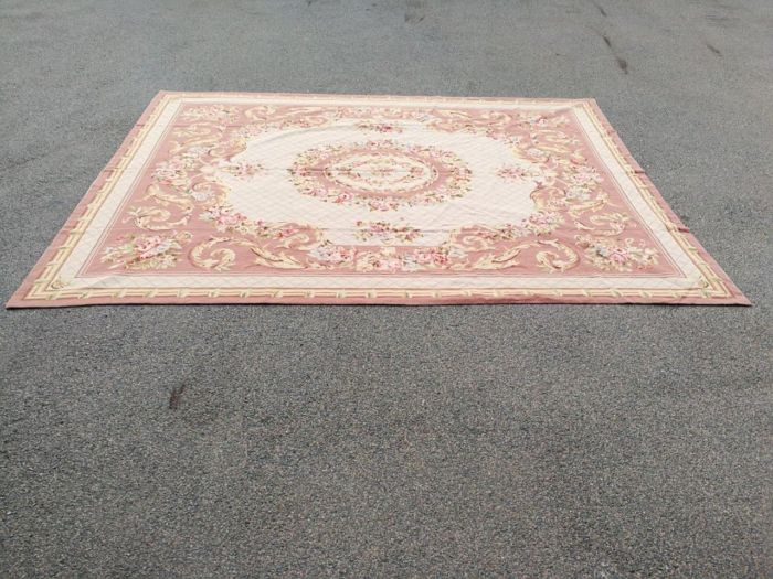 A Handmade French Aubusson Carpet / Rug - Image 2