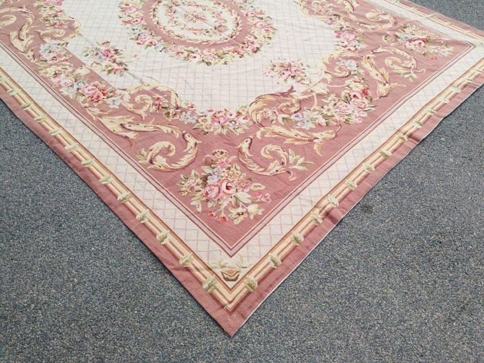 A Handmade French Aubusson Carpet / Rug - Image 4