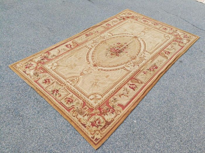 A Handmade French Aubusson Carpet / Rug - Image 2