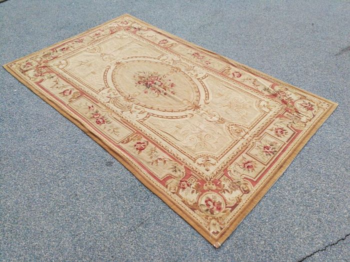 A Handmade French Aubusson Carpet / Rug - Image 3