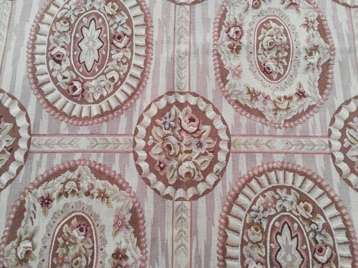 A Handmade French Aubusson Carpet / Rug - Image 7