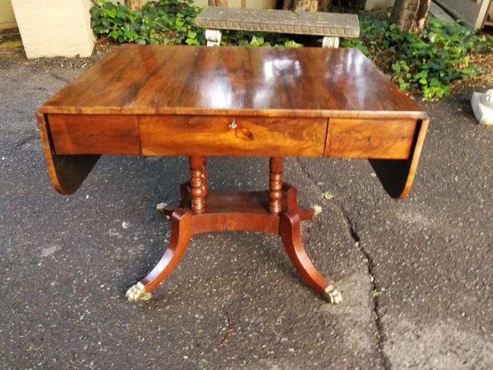 A Circa 1800 Regency Rosewood pembroke table, on castors - Image 3