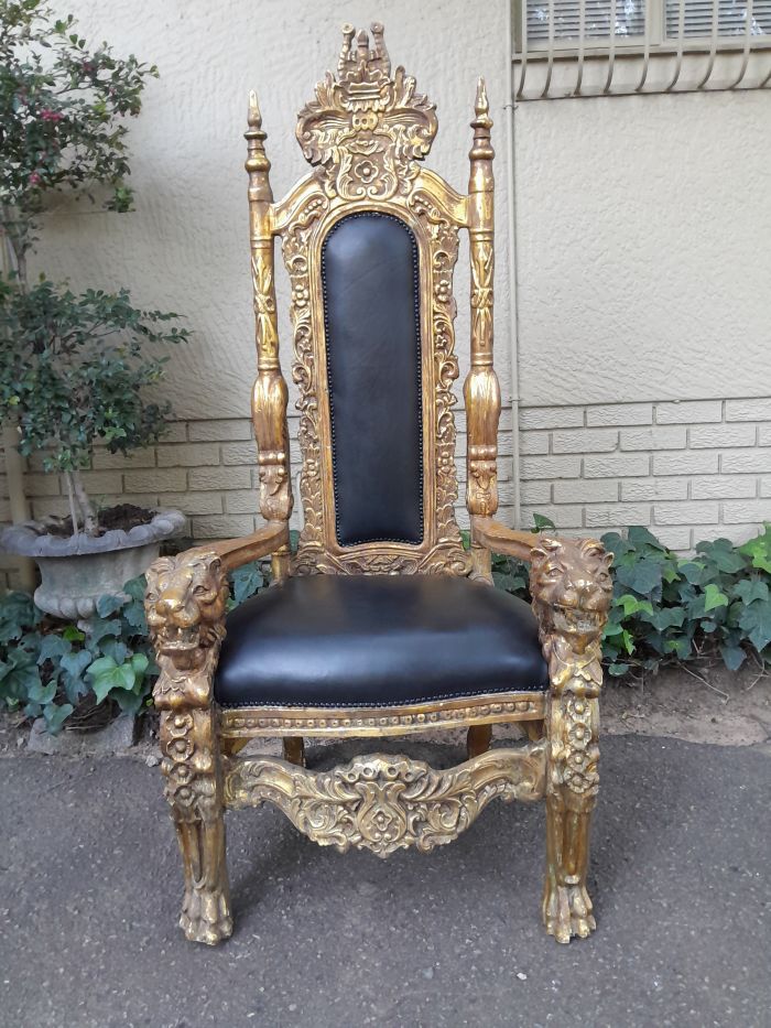 A 20th Century French Style Carved and Gilded King / Throne Armchairs Upholstered in Leather