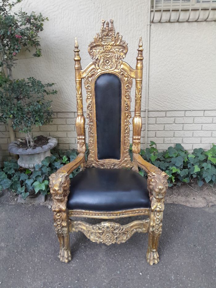 A 20th Century French Style Carved and Gilded King / Throne Armchairs Upholstered in Leather - Image 3