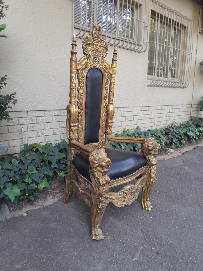 A 20th Century French Style Carved and Gilded King / Throne Armchairs Upholstered in Leather - Image 4