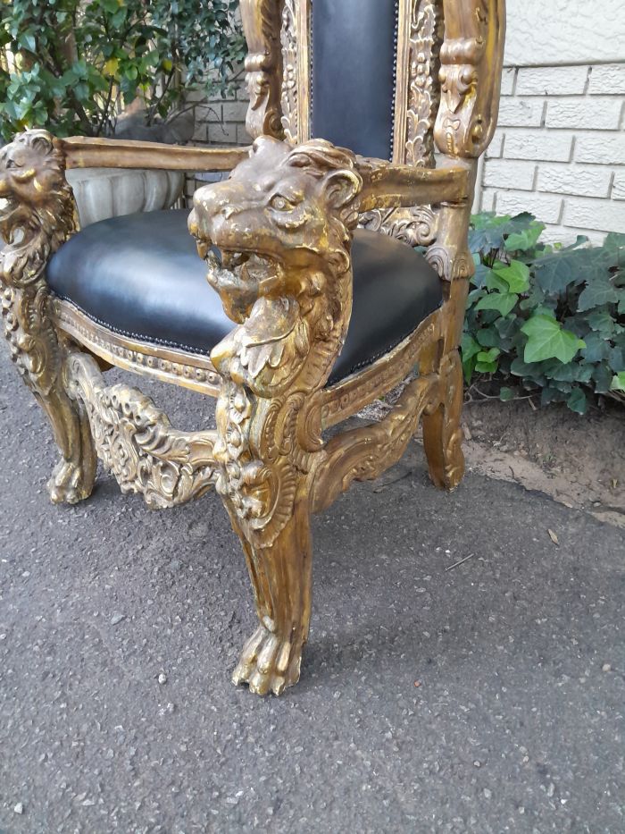 A 20th Century French Style Carved and Gilded King / Throne Armchairs Upholstered in Leather - Image 6