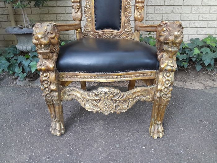 A 20th Century French Style Carved and Gilded King / Throne Armchairs Upholstered in Leather - Image 7