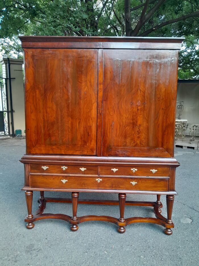 Early 18th Century Dutch Walnut Armoire "Kruisvoet Kabinet" With Original 18th Century Brass Fittings And Key. Circa: ( 1700-1725)