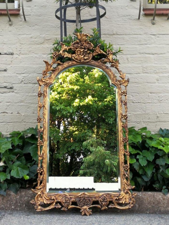 An Ornately Carved and Giltwood Mirror ND - Image 2