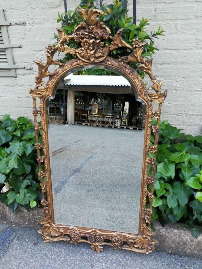 An Ornately Carved and Giltwood Mirror ND - Image 4