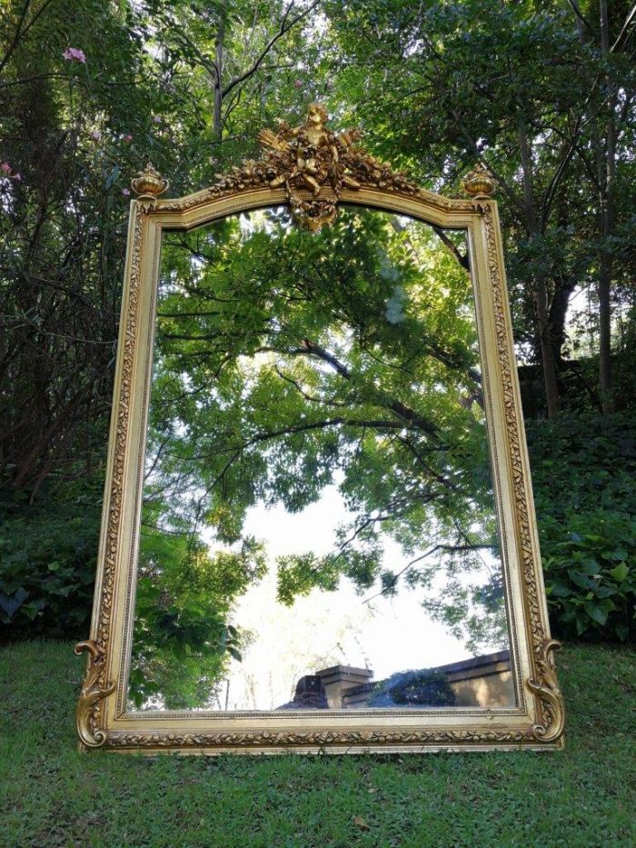 A Continental Carved Giltwood Mirror - Image 3