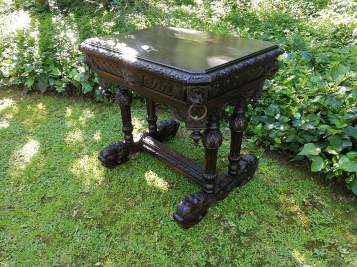 A 19th Century Oak Dutch Dolphins Table with Drawer - Image 4