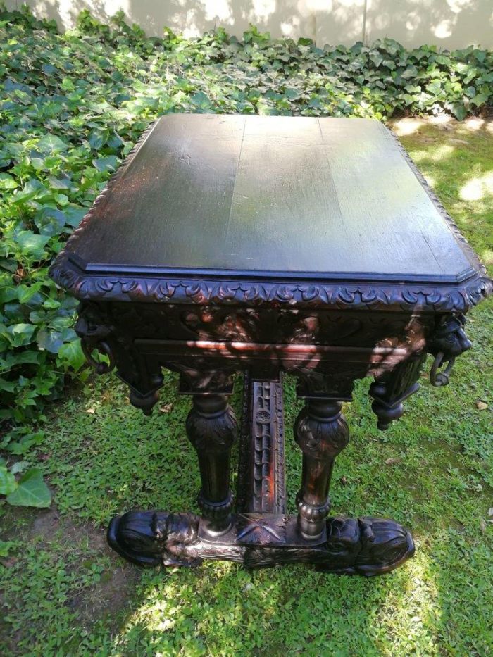 A 19th Century Oak Dutch Dolphins Table with Drawer - Image 5