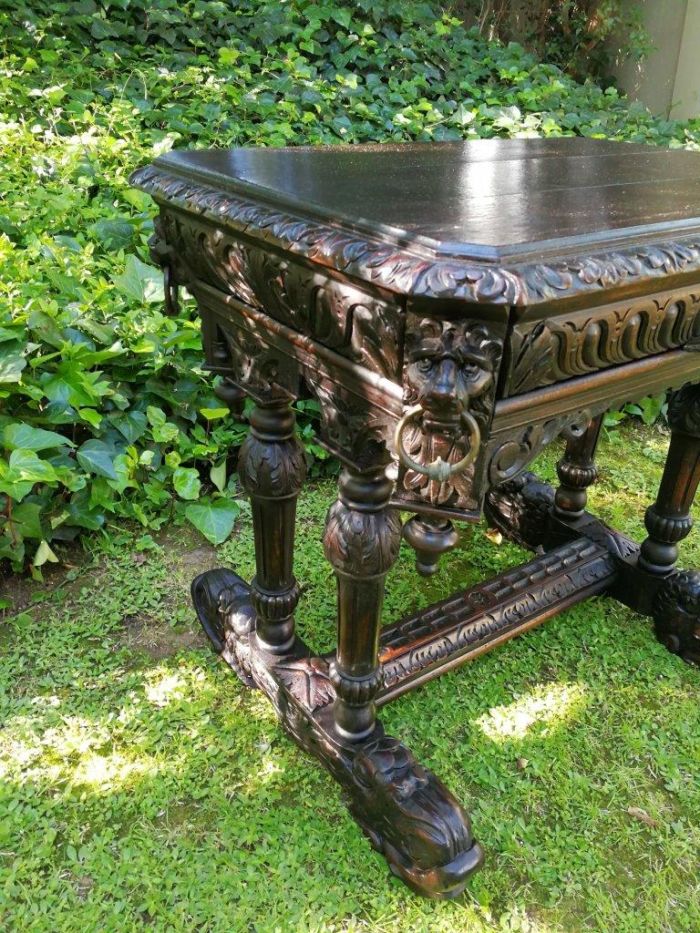 A 19th Century Oak Dutch Dolphins Table with Drawer - Image 6