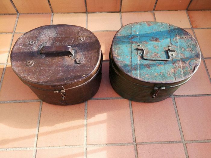 A Set of Two Antique/Vintage Decorative  Metal Hat Boxes - Image 3