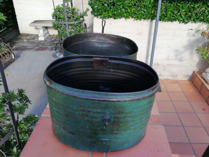 A Set of Two Antique/Vintage Decorative  Metal Hat Boxes - Image 5