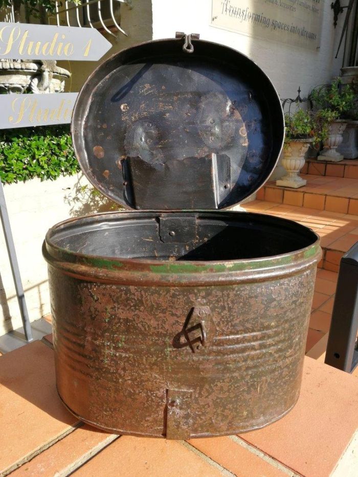 A Set of Two Antique/Vintage Decorative  Metal Hat Boxes - Image 7