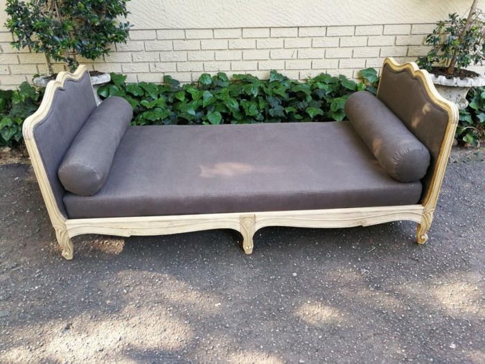 A French-style Carved and Bleached Oak Daybed - Image 5