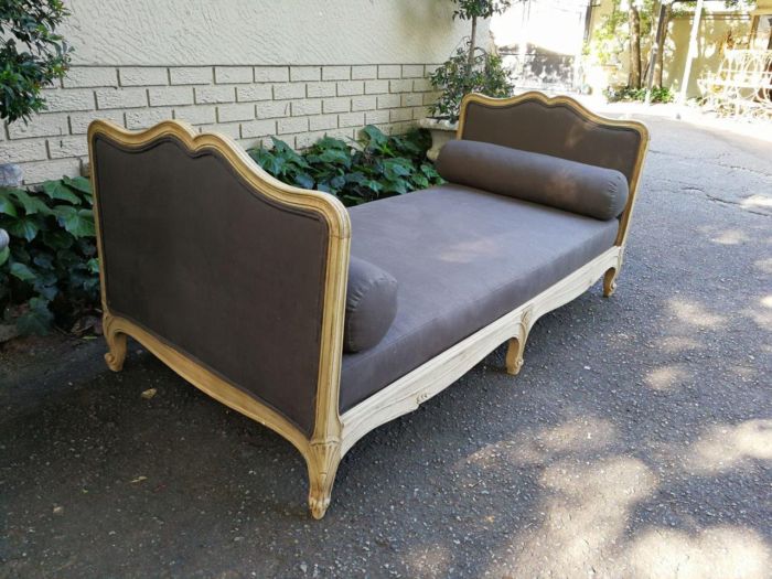 A French-style Carved and Bleached Oak Daybed - Image 6