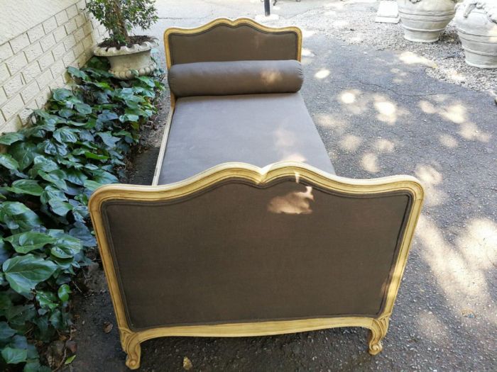 A French-style Carved and Bleached Oak Daybed - Image 8