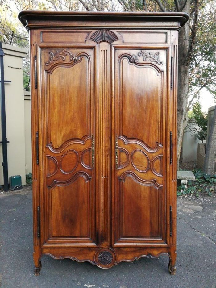 A Late 18th/early 19th century French Provincial Oak Armoire