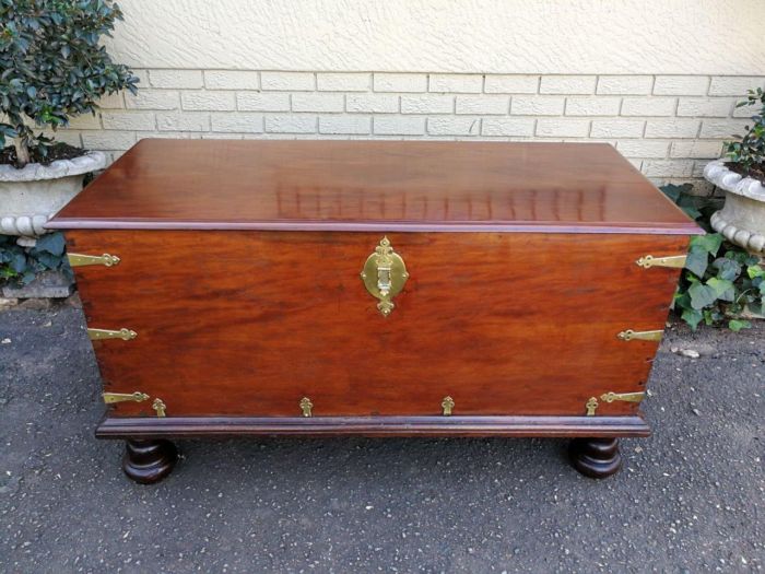 A Rare Large 18th Century Dutch Batavian Trunk/Chest With Original Hardware - Image 2