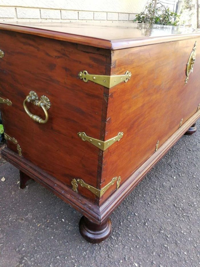 A Rare Large 18th Century Dutch Batavian Trunk/Chest With Original Hardware - Image 5