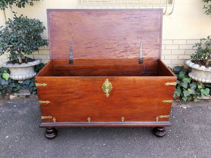 A Rare Large 18th Century Dutch Batavian Trunk/Chest With Original Hardware - Image 8