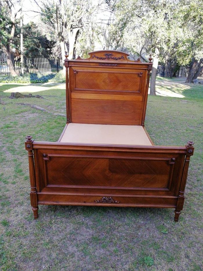 A Vintage French Carved Three-quarter Walnut Bed - Image 4