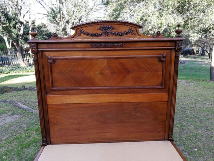 A Vintage French Carved Three-quarter Walnut Bed - Image 5