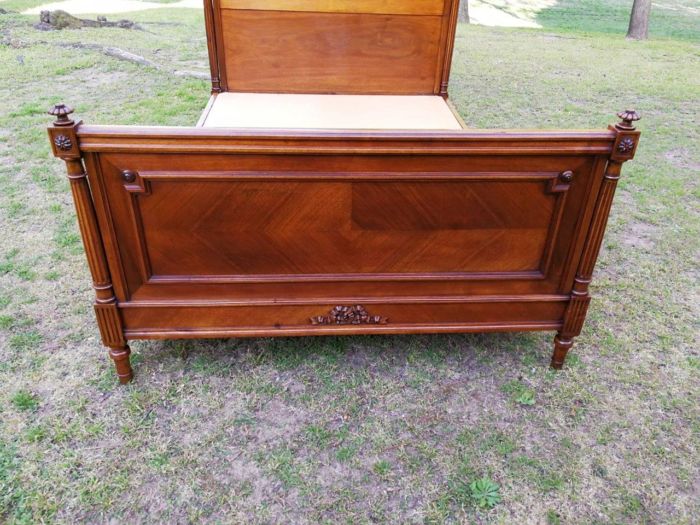 A Vintage French Carved Three-quarter Walnut Bed - Image 6