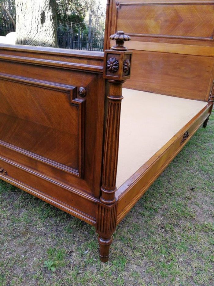 A Vintage French Carved Three-quarter Walnut Bed - Image 8