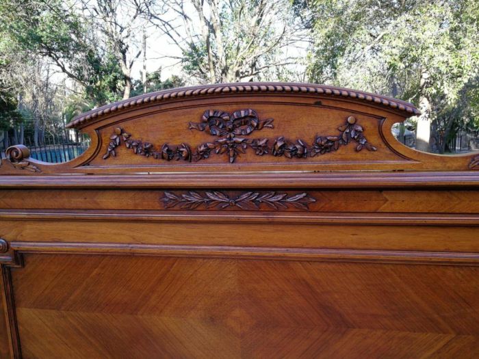 A Vintage French Carved Three-quarter Walnut Bed - Image 10