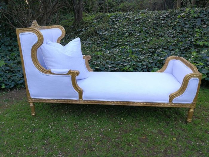 A Rare Carved and Gilded Daybed/Chaise in white upholstered - Image 2