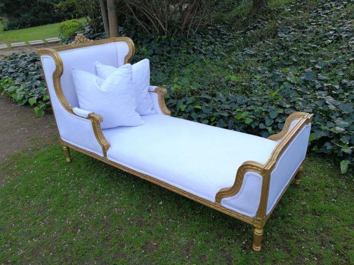 A Rare Carved and Gilded Daybed/Chaise in white upholstered - Image 3