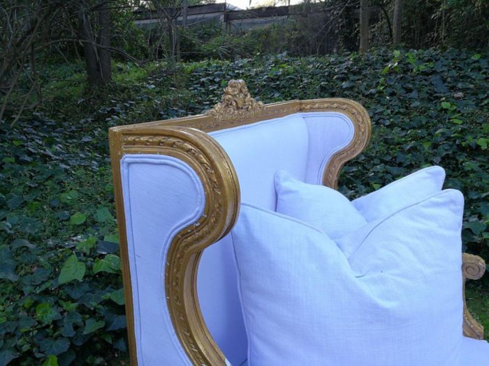 A Rare Carved and Gilded Daybed/Chaise in white upholstered - Image 7