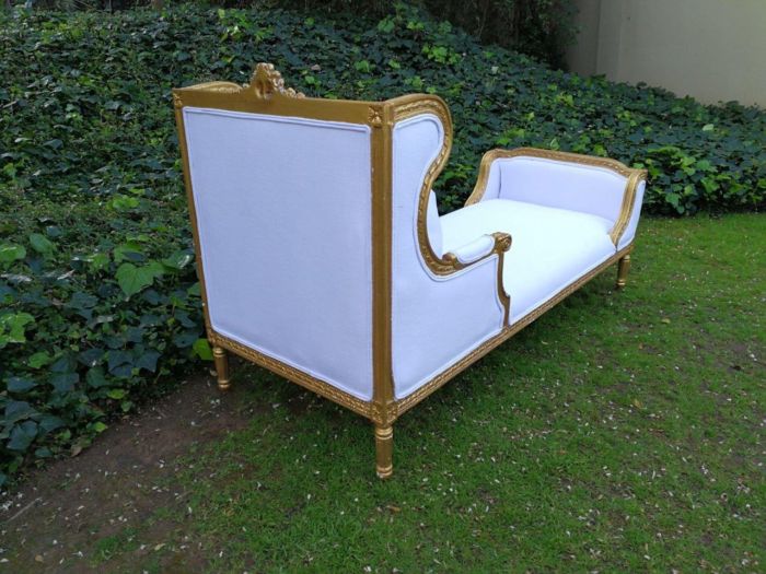 A Rare Carved and Gilded Daybed/Chaise in white upholstered - Image 9