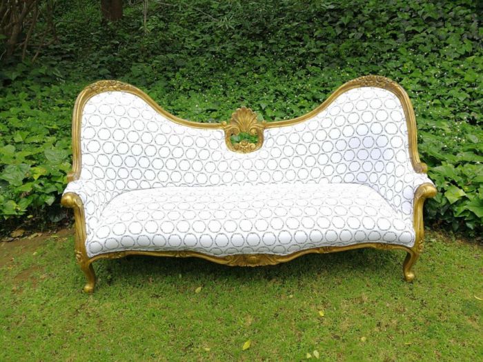 Victorian-style Gilt-painted Carved settee