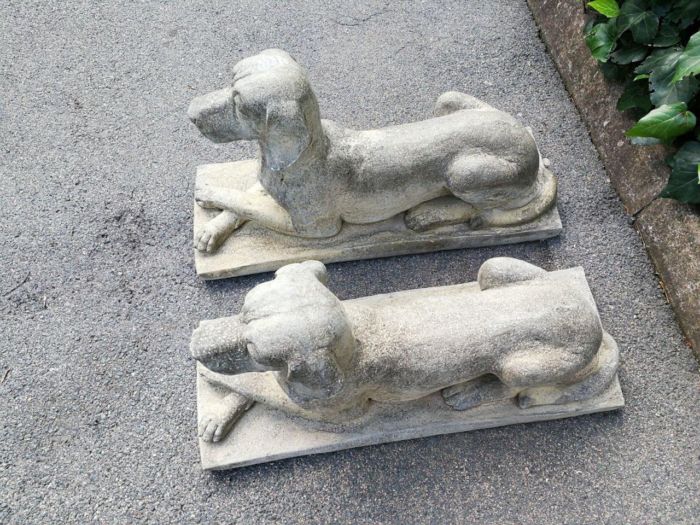 A Pair of Large 20th Century English Cast Stone Concrete Dogs ND - Image 5