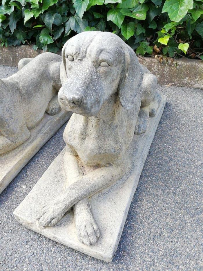 A Pair of Large 20th Century English Cast Stone Concrete Dogs ND - Image 6