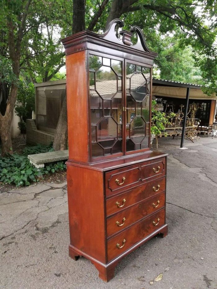 GEORGE III MAHOGANY SECRETAIRE CABINET, CIRCA 1800 - Image 4