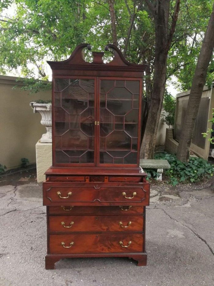 GEORGE III MAHOGANY SECRETAIRE CABINET, CIRCA 1800 - Image 6