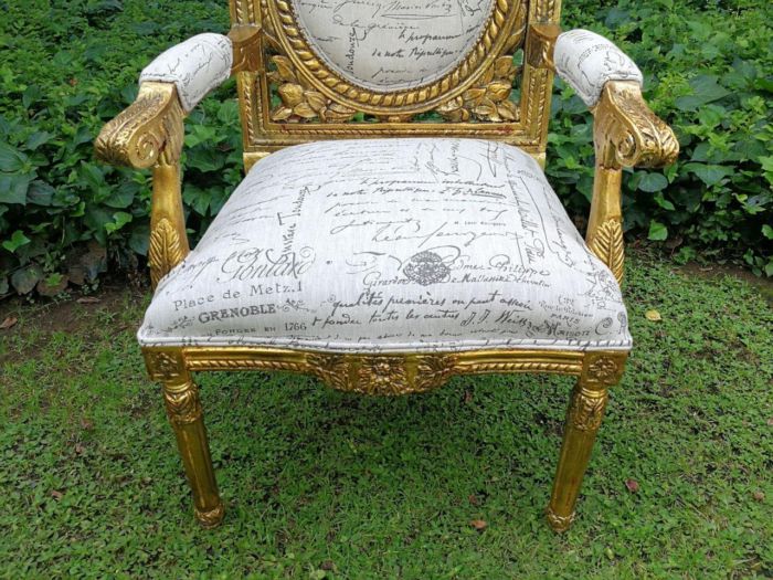 A 20TH Century Pair Of Ornately Carved And Hand Gilded French Style Armchairs Upholstered in a Custom-made for The Crown Collection Script Design Linen ND - Image 6