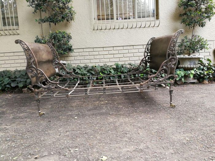 French Napoleon Metal Daybed With Four Casters