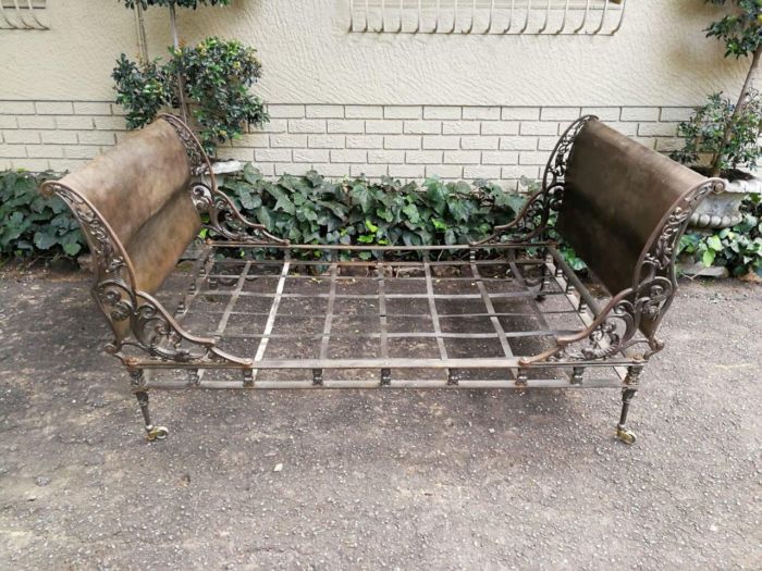 An Extremely Rare Mid 19th Century Circa 1850, French Napoleon Metal Daybed With Four Casters - Image 3