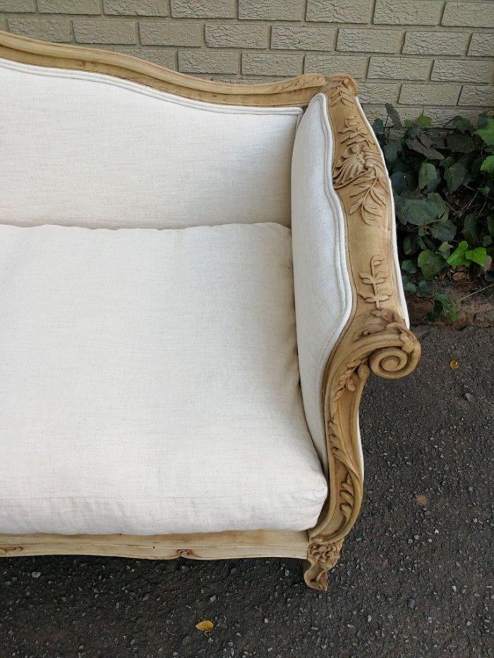 A Late 19th Century (Circa 1880) French Walnut Carved and Bleached Settee Upholstered in a French Linen with 3 Scatter Cushions - Image 6