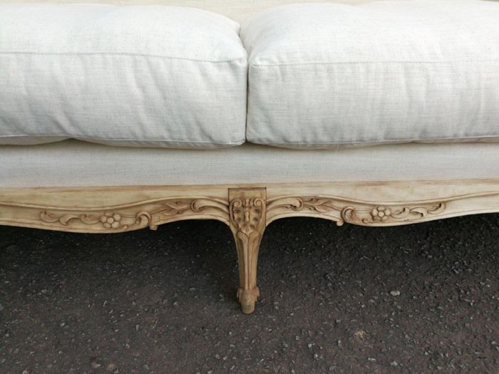 A Late 19th Century (Circa 1880) French Walnut Carved and Bleached Settee Upholstered in a French Linen with 3 Scatter Cushions - Image 8