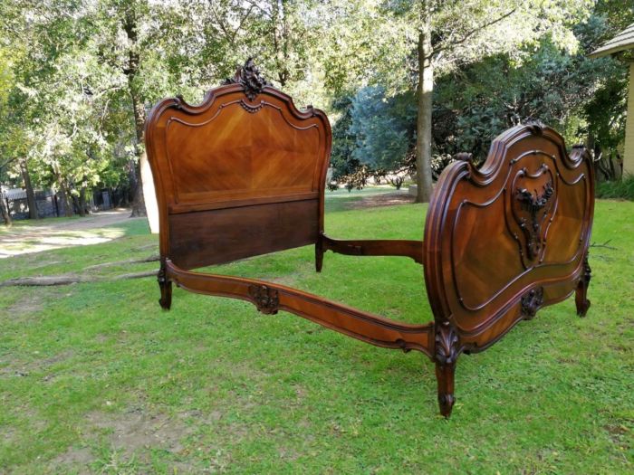 An early 20th Century Circa 1920 French Walnut Double - Image 4