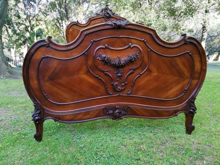 An early 20th Century Circa 1920 French Walnut Double - Image 5