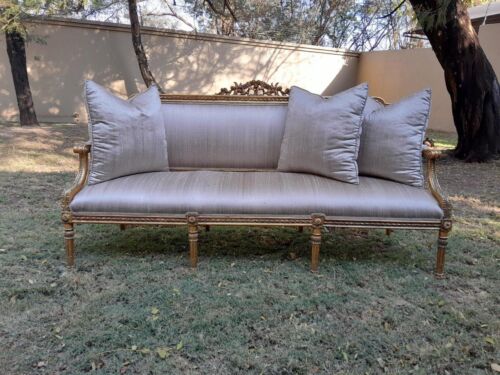 A 20th Century French Style Carved Gilt Wood Settee